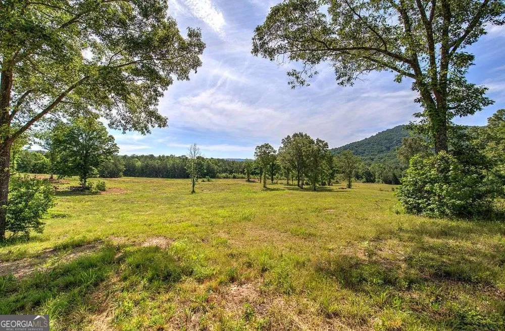 1084 Shahan LN LaFayette, GA 30728