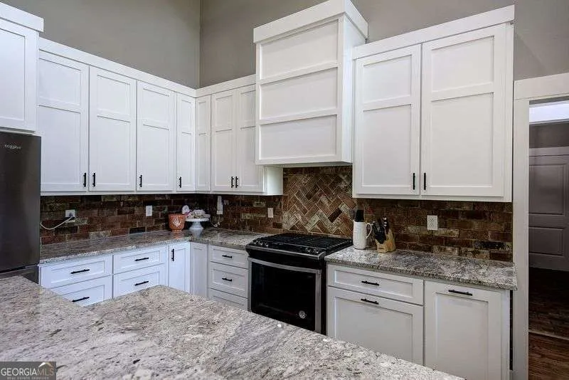1084 Shahan LN LaFayette, GA 30728