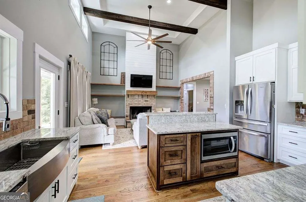 1084 Shahan LN LaFayette, GA 30728