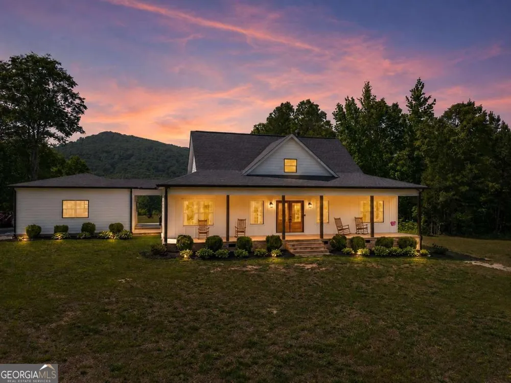 1084 Shahan LN LaFayette, GA 30728