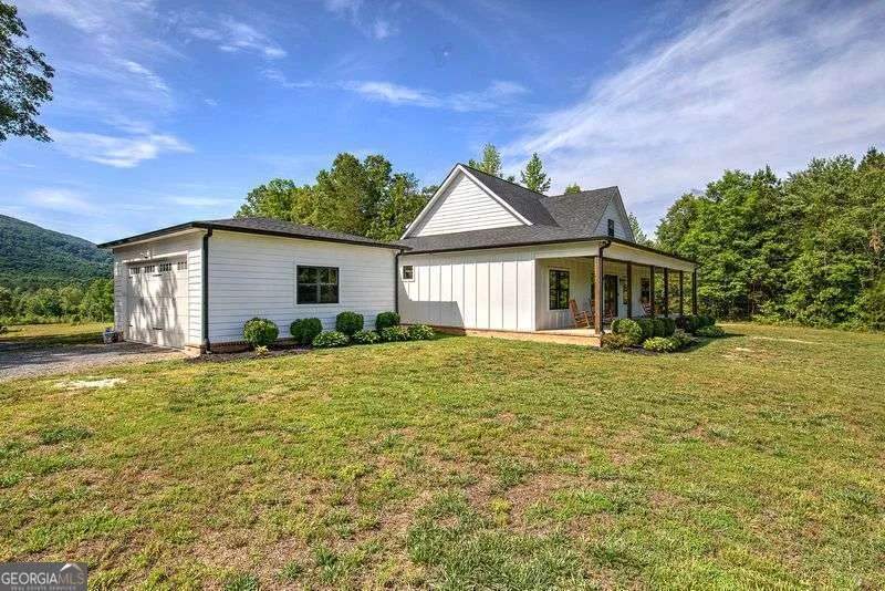 1084 Shahan LN LaFayette, GA 30728