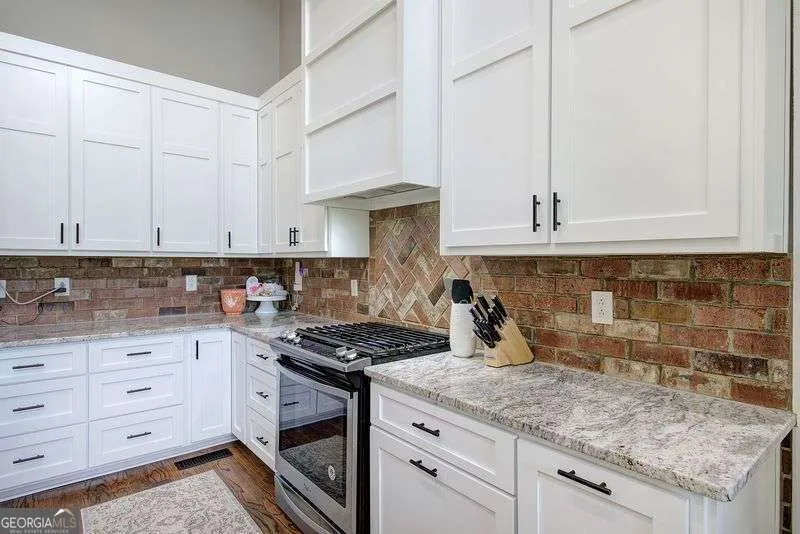 1084 Shahan LN LaFayette, GA 30728