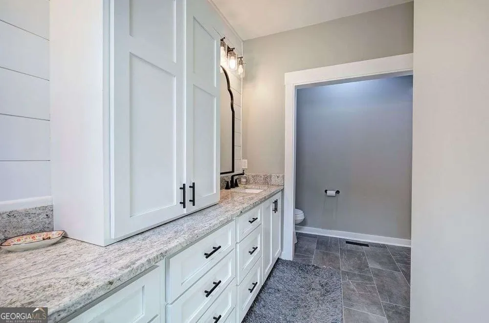1084 Shahan LN LaFayette, GA 30728