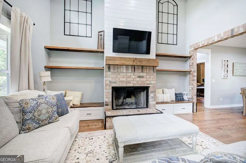 1084 Shahan LN LaFayette, GA 30728