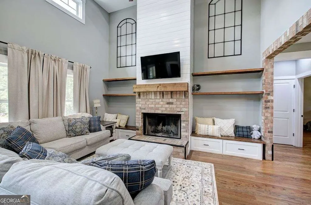 1084 Shahan LN LaFayette, GA 30728