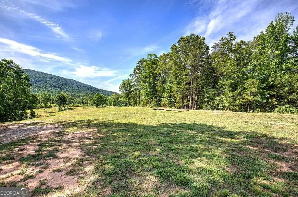 1084 Shahan LN LaFayette, GA 30728