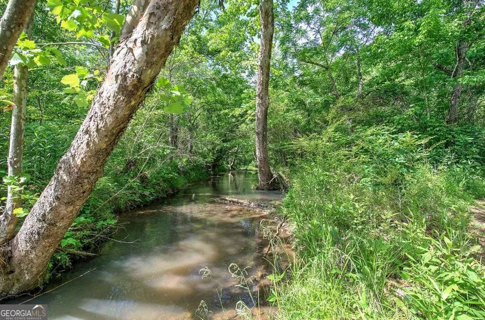 1084 Shahan LN LaFayette, GA 30728