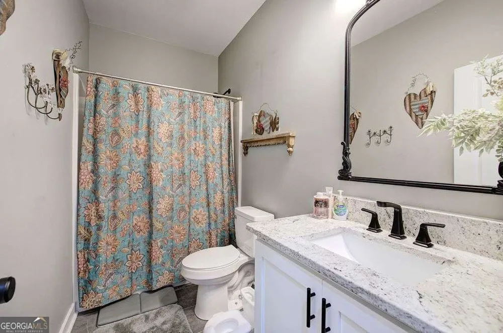 1084 Shahan LN LaFayette, GA 30728