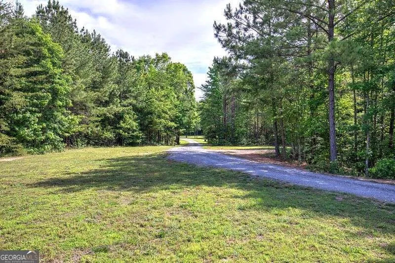 1084 Shahan LN LaFayette, GA 30728