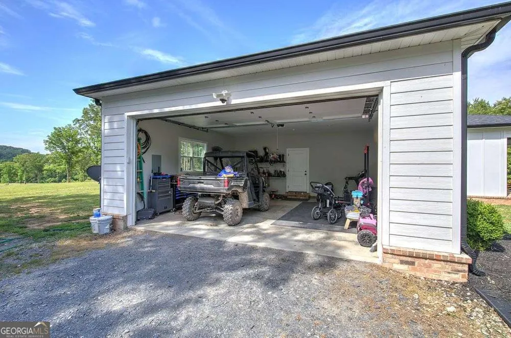 1084 Shahan LN LaFayette, GA 30728