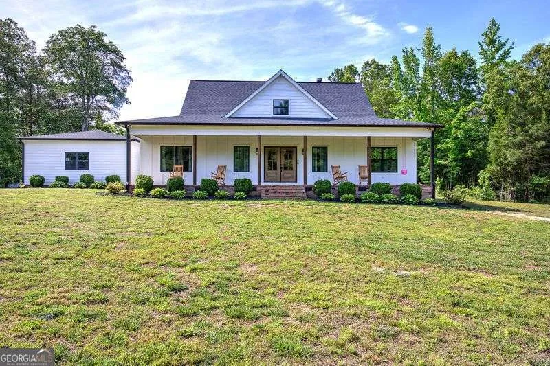 1084 Shahan LN LaFayette, GA 30728