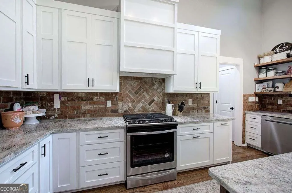 1084 Shahan LN LaFayette, GA 30728