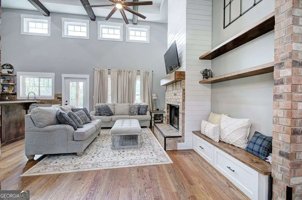 1084 Shahan LN LaFayette, GA 30728