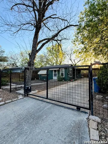 419 Collinsworth Avenue San Antonio, TX 78225