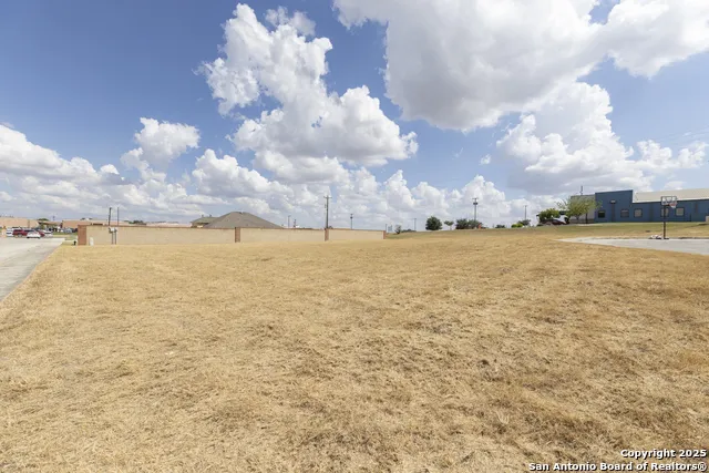 105 Juniors La Vernia, TX 78121