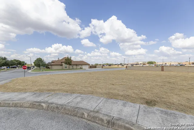 105 Juniors La Vernia, TX 78121