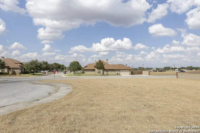105 Juniors La Vernia, TX 78121
