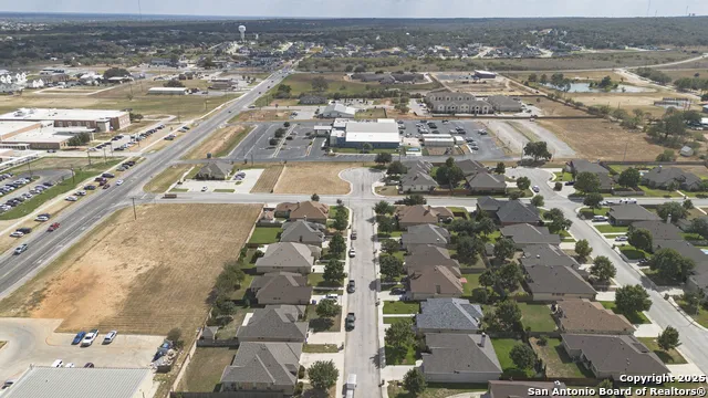 105 Juniors La Vernia, TX 78121