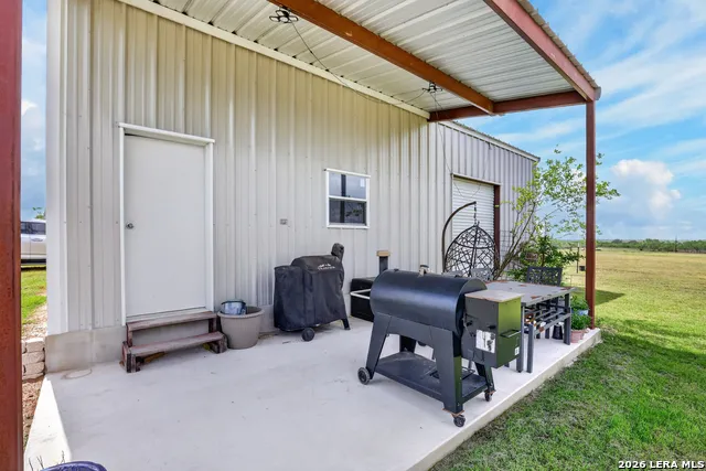 435 Fm 539 Floresville, TX 78114