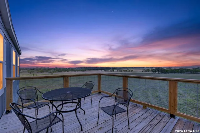 435 Fm 539 Floresville, TX 78114
