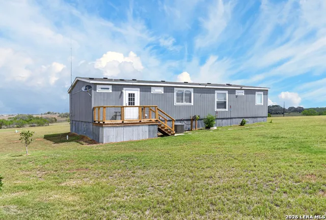435 Fm 539 Floresville, TX 78114