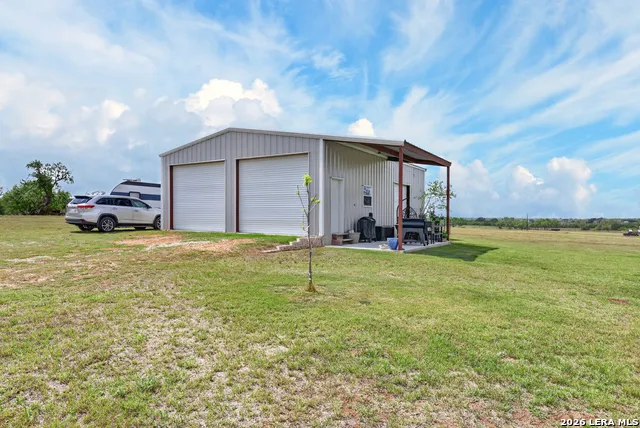 435 Fm 539 Floresville, TX 78114