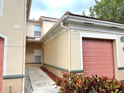 2490 Centergate Dr #207