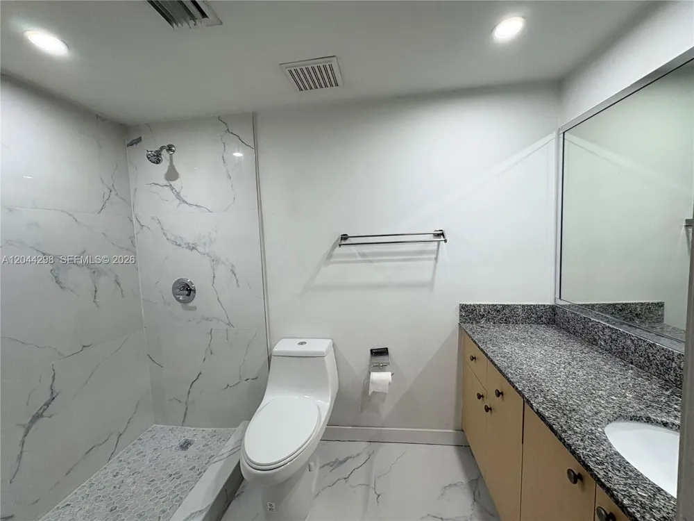 2490 Centergate Dr #207 Miramar, FL 33025