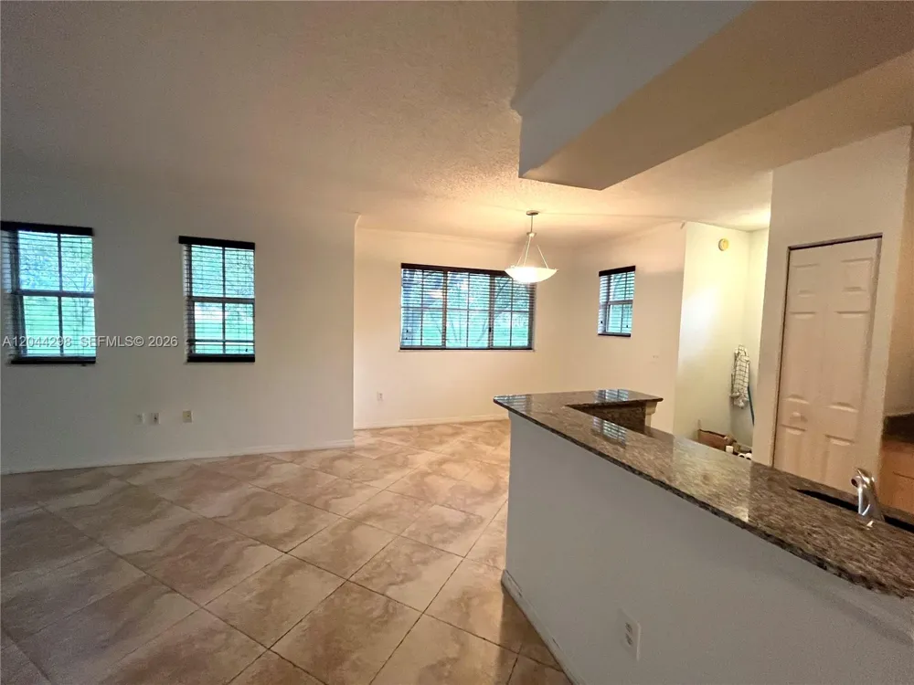 2490 Centergate Dr #207 Miramar, FL 33025