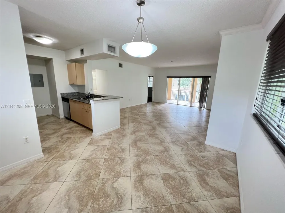 2490 Centergate Dr #207 Miramar, FL 33025