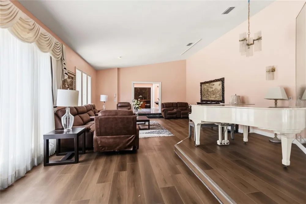 593 DUNMAR CIRCLE Winter Springs, FL 32708