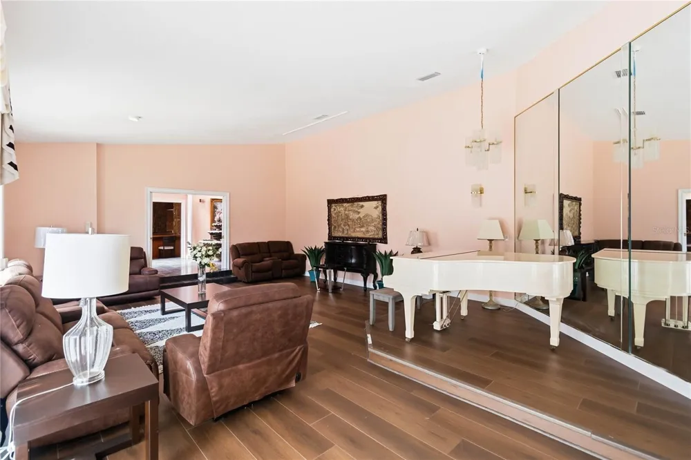 593 DUNMAR CIRCLE Winter Springs, FL 32708