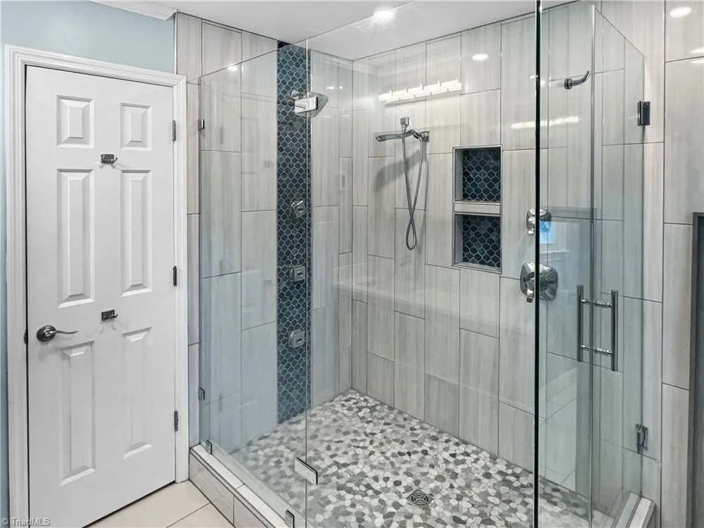 5208 Bridge Pointe Drive Clemmons, NC 27012