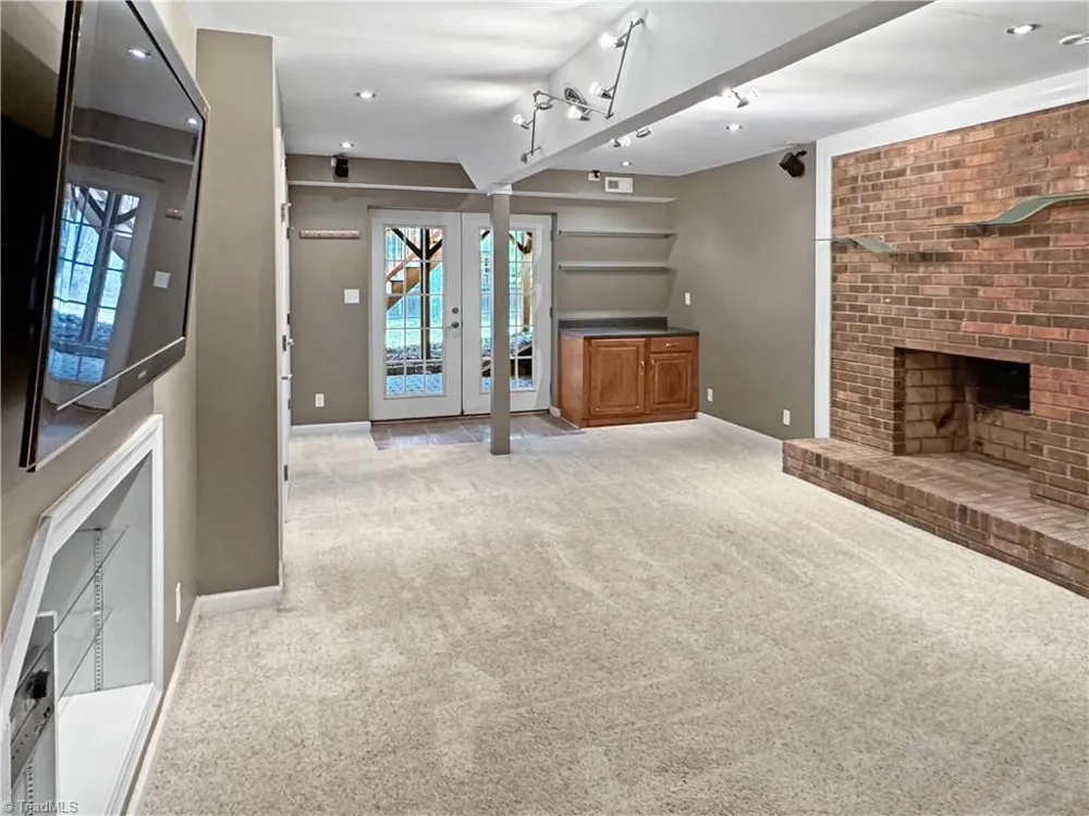5208 Bridge Pointe Drive Clemmons, NC 27012