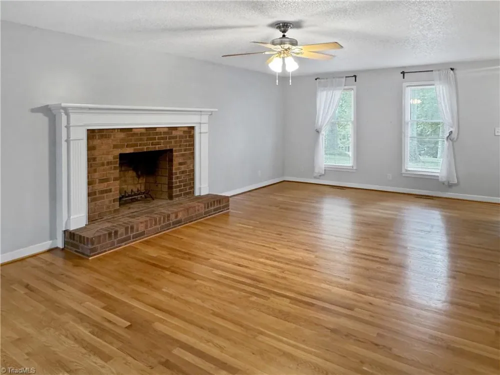 5208 Bridge Pointe Drive Clemmons, NC 27012