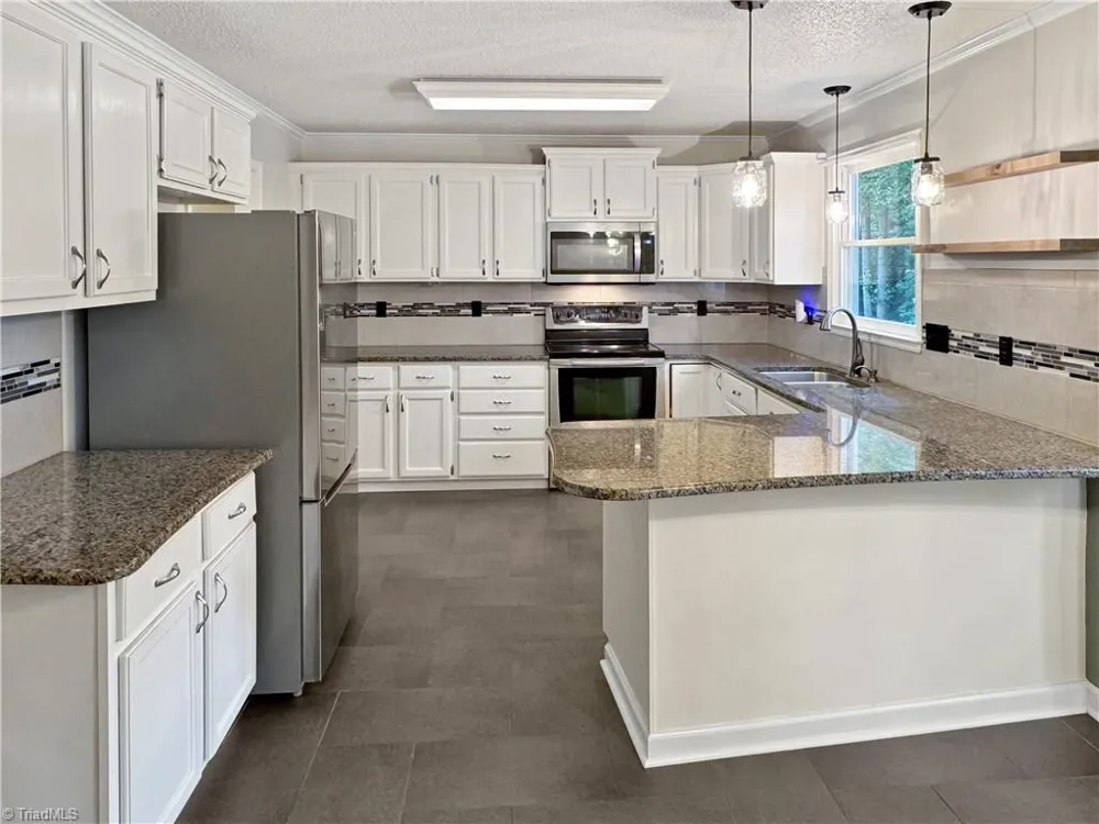 5208 Bridge Pointe Drive Clemmons, NC 27012