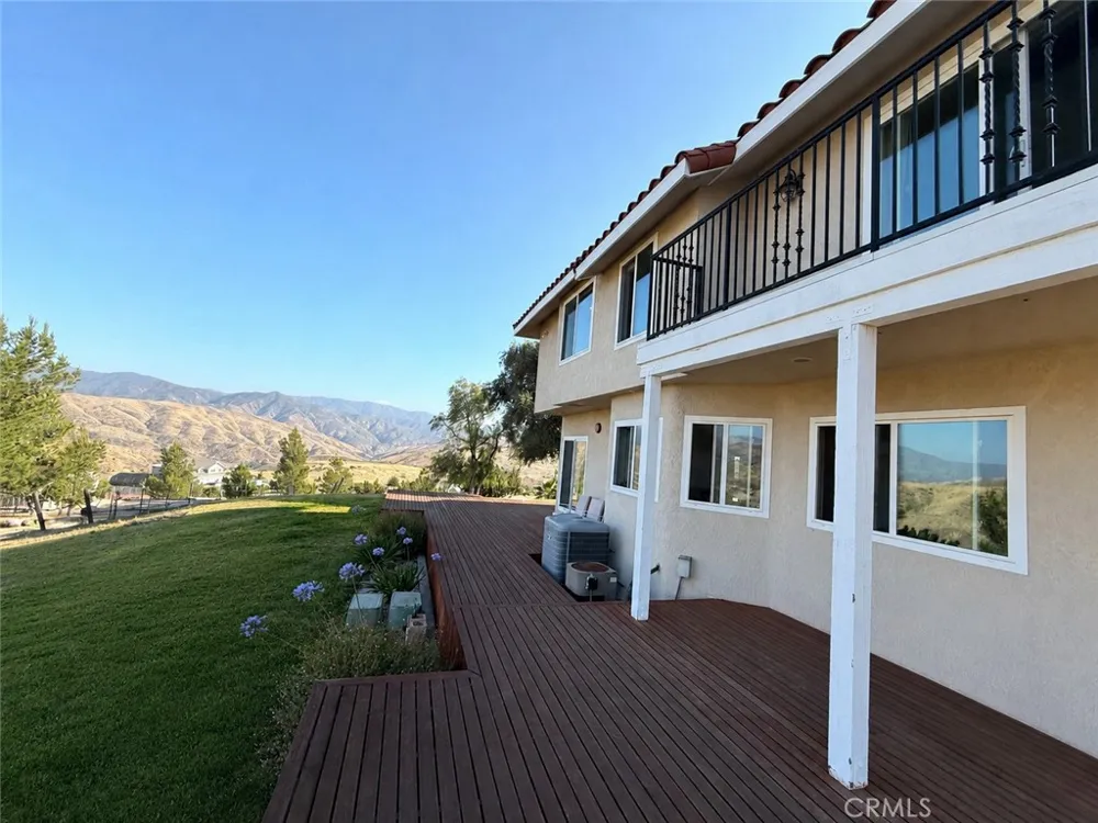 32080 Avenida Donari Agua Dulce, CA 91390