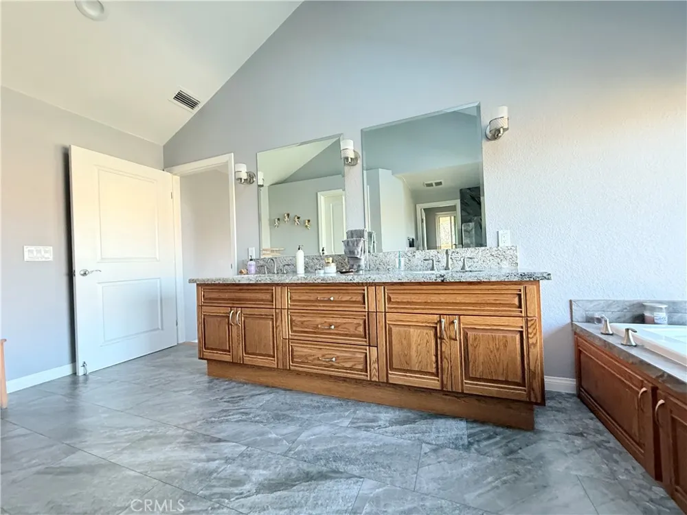 32080 Avenida Donari Agua Dulce, CA 91390