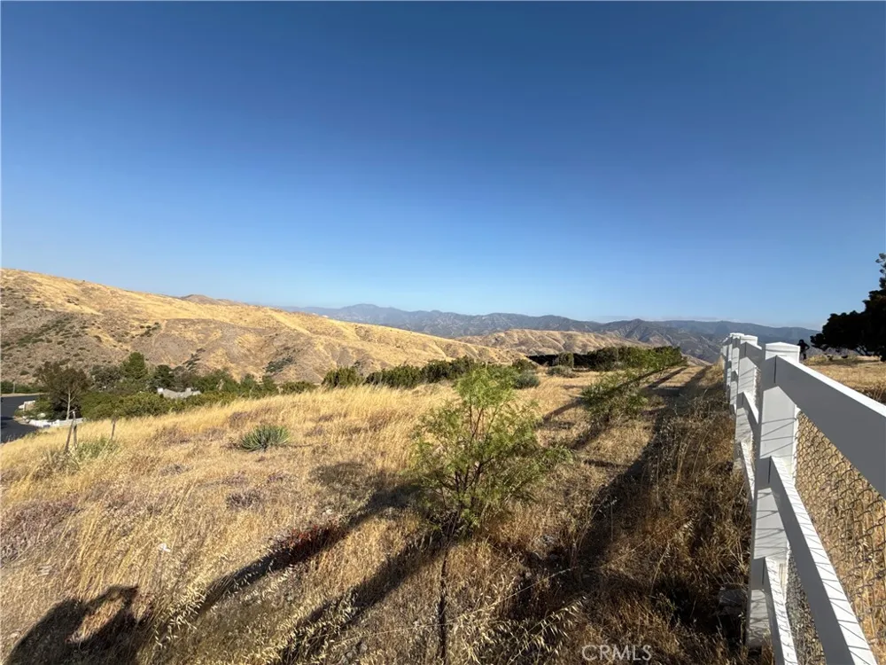 32080 Avenida Donari Agua Dulce, CA 91390