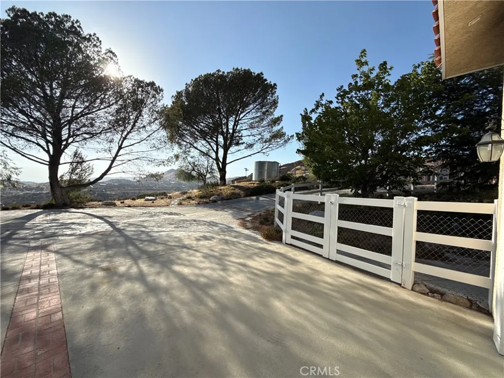 32080 Avenida Donari Agua Dulce, CA 91390