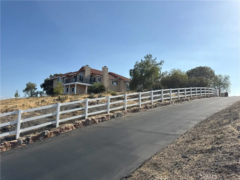32080 Avenida Donari Agua Dulce, CA 91390