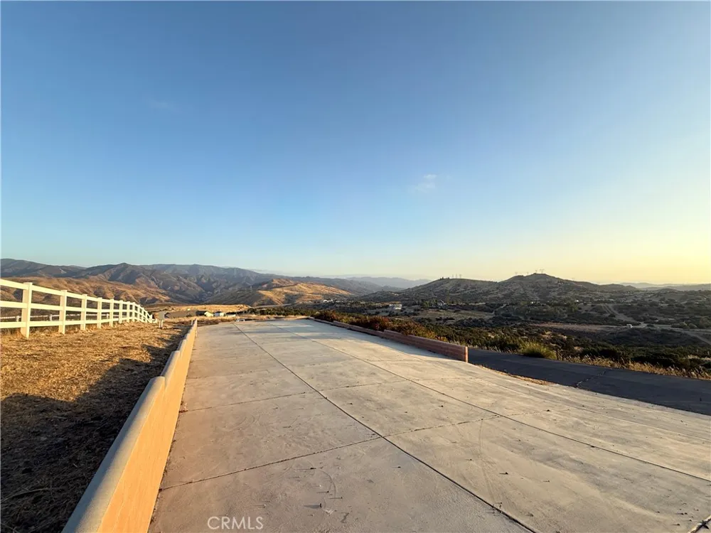 32080 Avenida Donari Agua Dulce, CA 91390