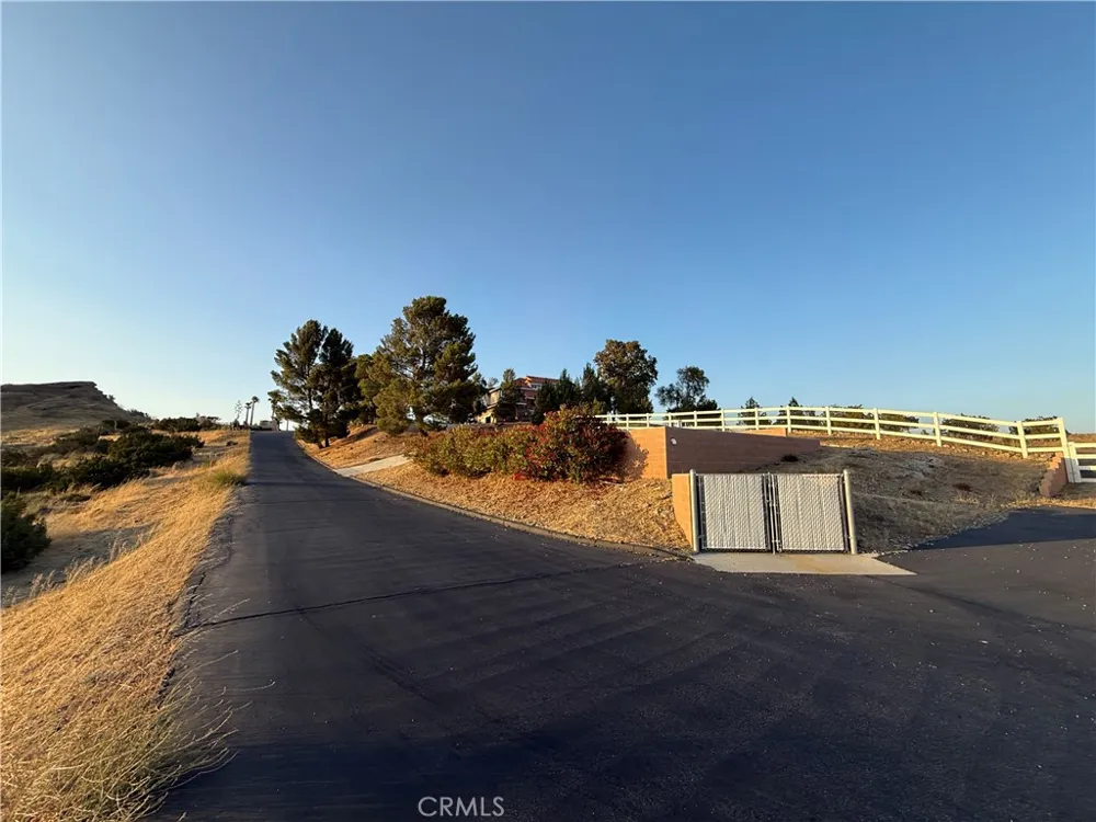 32080 Avenida Donari Agua Dulce, CA 91390