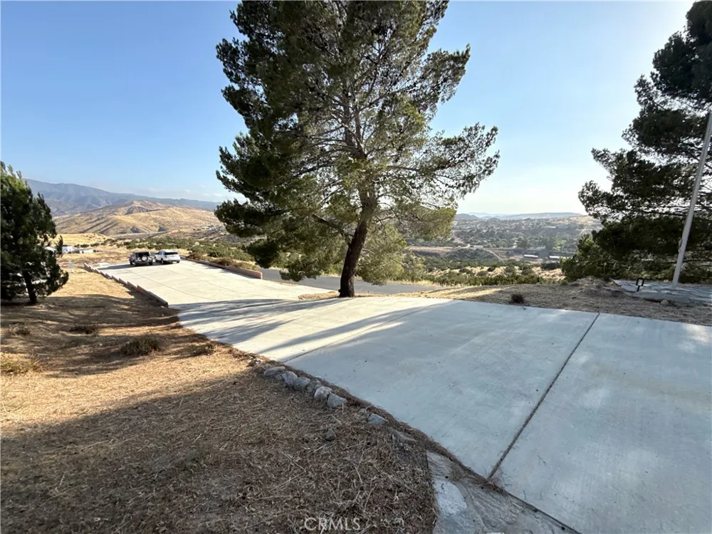 32080 Avenida Donari Agua Dulce, CA 91390