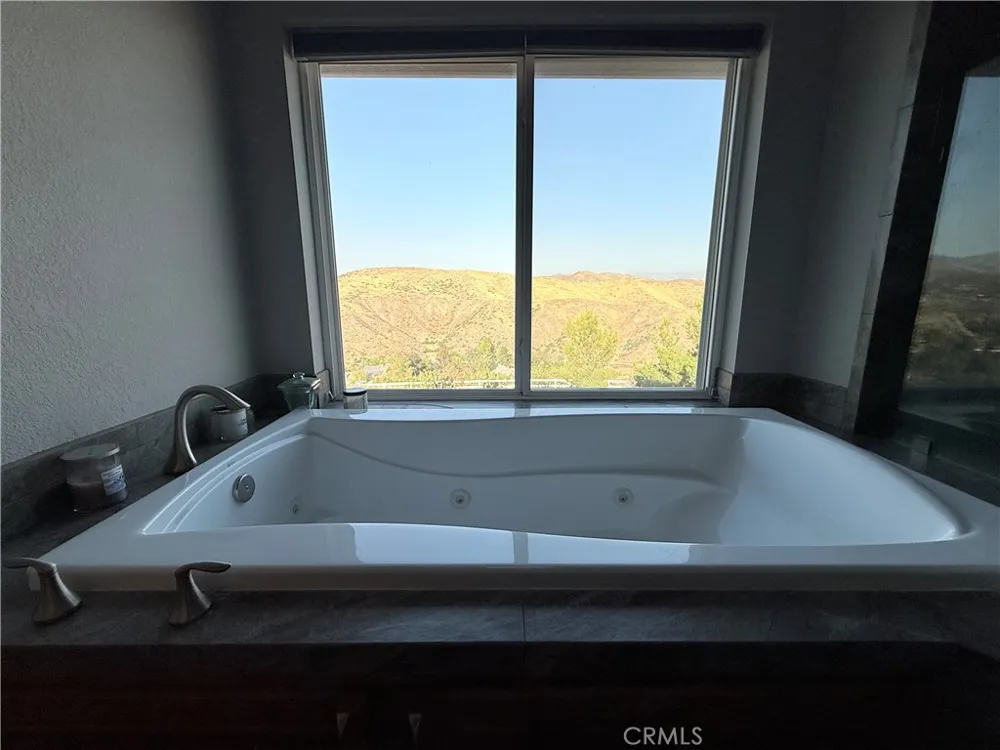 32080 Avenida Donari Agua Dulce, CA 91390