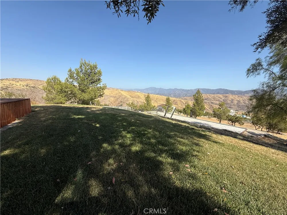 32080 Avenida Donari Agua Dulce, CA 91390