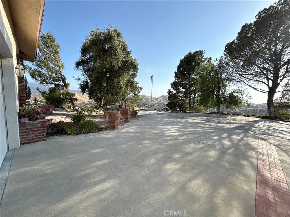 32080 Avenida Donari Agua Dulce, CA 91390