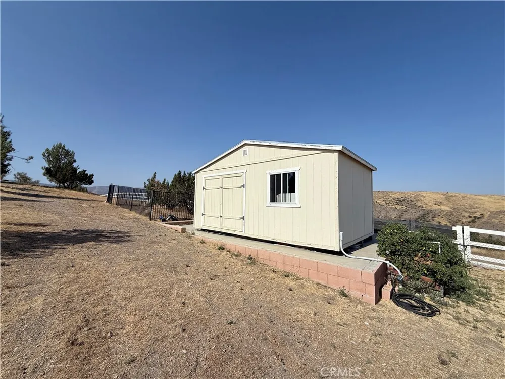 32080 Avenida Donari Agua Dulce, CA 91390