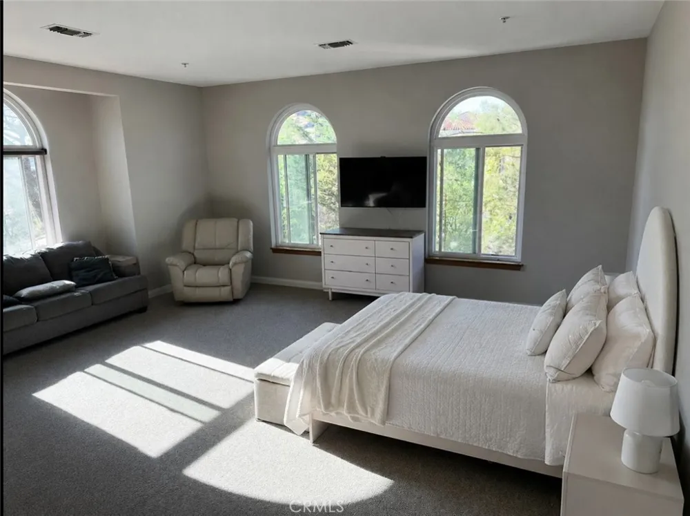 32080 Avenida Donari Agua Dulce, CA 91390