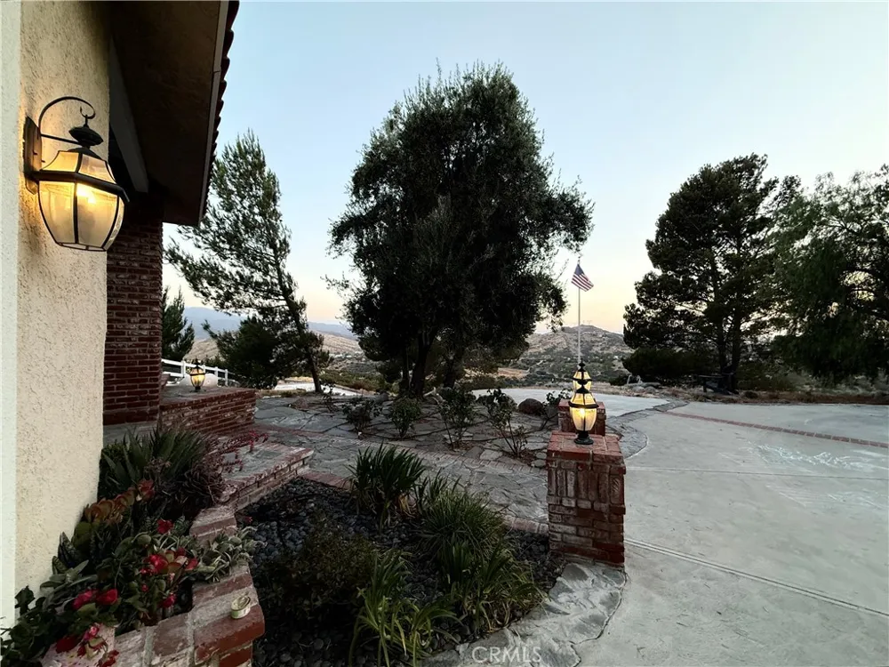 32080 Avenida Donari Agua Dulce, CA 91390